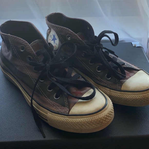 Converse Shoes - Low high top flag print converse